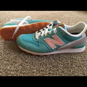 New Balance 996 Blue/Pink Size 6.5